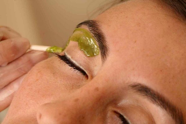 How to grow thick eyebrows naturally