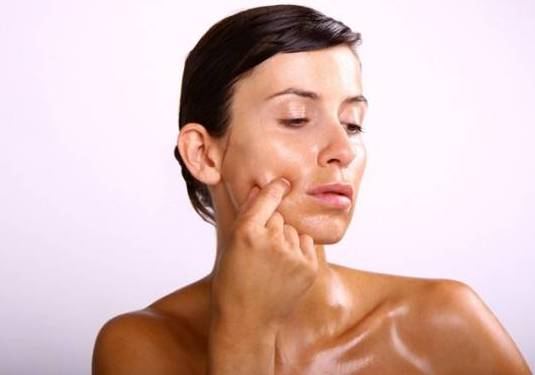 How to Stop an Oily Face