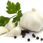 How to Use Garlic to Treat Hair Loss