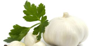 How to Use Garlic to Treat Hair Loss