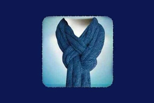 tie a scarf in knotted style