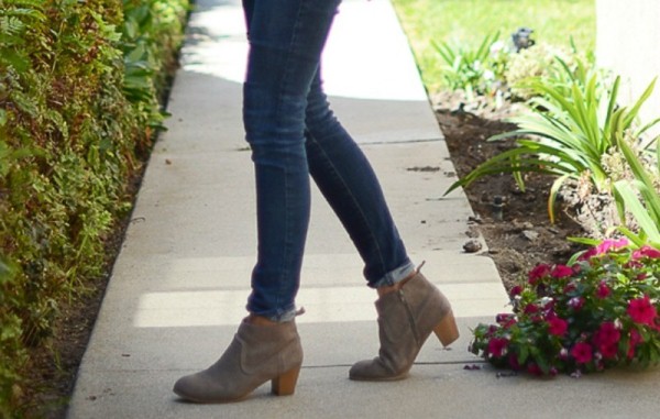 wear ankle boots with rollen hem