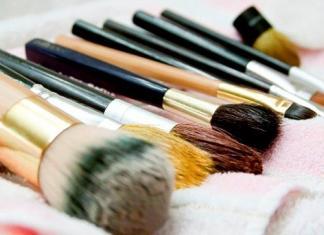 clean make up brushes